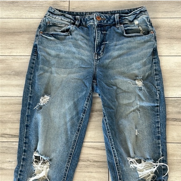 👖M Jeans by Maurices High Rise Medium Wash Classic Destructed Jeans 10R - Picture 2 of 9